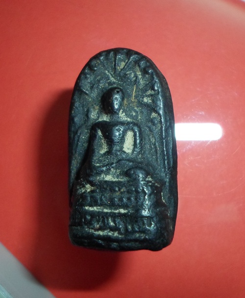 สอบถามพระเนื้อดินสีดำครับ