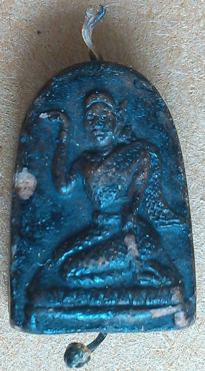 หลวงพ่อเดิม นางกวักเนื้อดิน