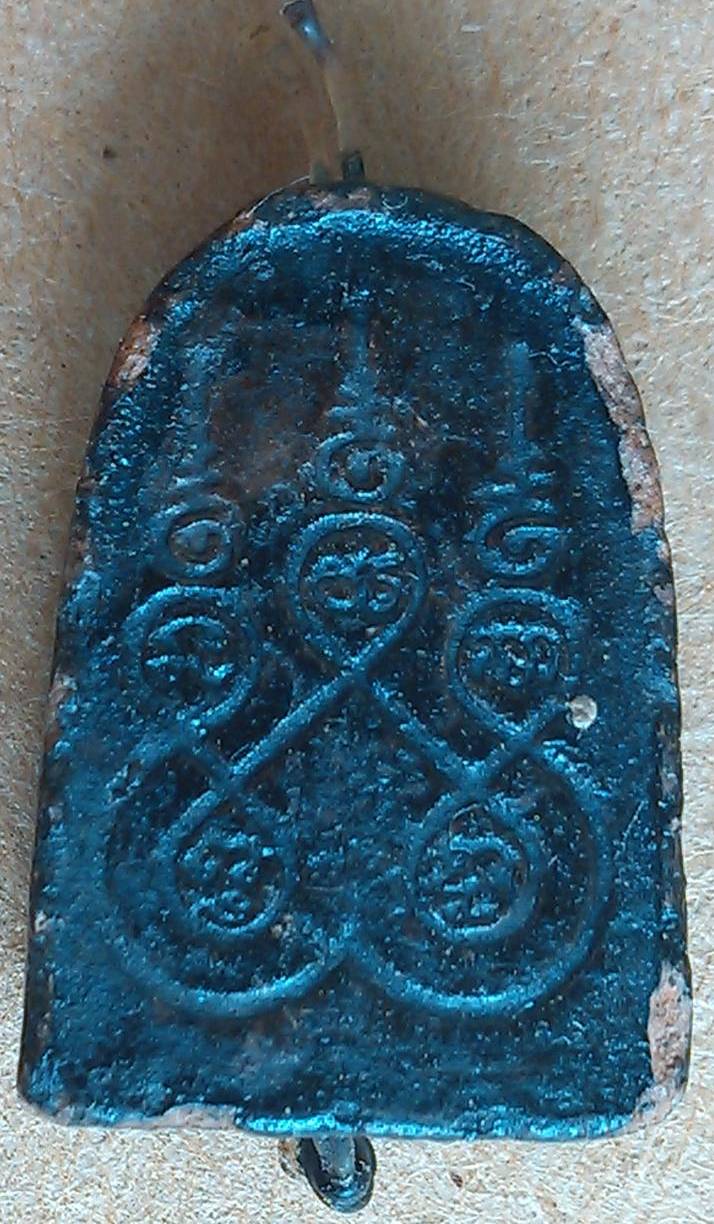 หลวงพ่อเดิม นางกวักเนื้อดิน