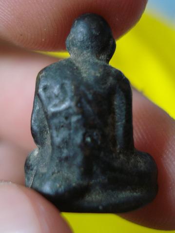 ดูทีครับ รูปหล่อโบราณ หลวงพ่อเขียน ใช่ใหมใครทราบประวัติต่างช่วยผมที่ครับ