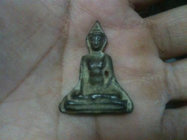 พระร่วงนั่งหลังลิ่ม