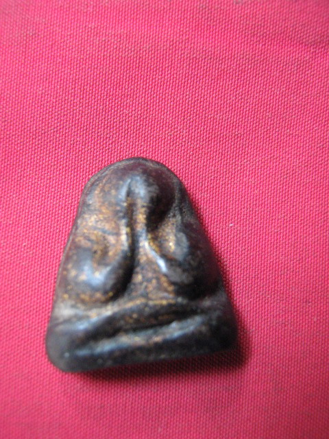 หลวงปู่เฮี้ยง หรือหลวงพ่อแก้ว คะช่วยดูหน่อย