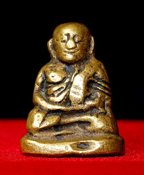 หลวงพ่อเงินวัดห้วยเขน แท้-เก๊ ครับ