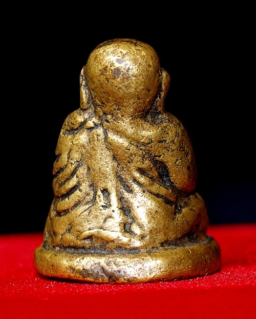 หลวงพ่อเงินวัดห้วยเขน แท้-เก๊ ครับ