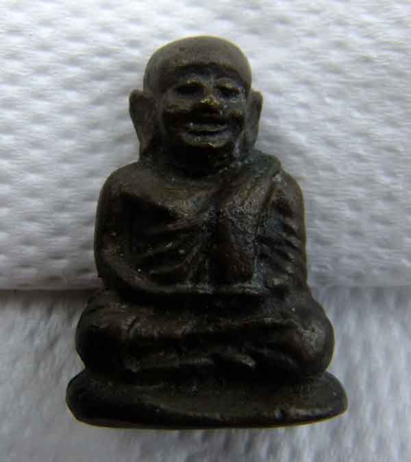 รบกวนพิจารณารูปหล่อหลวงพ่อเงิน