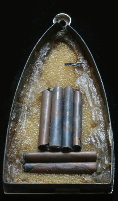 มีพระมาให้ดูครับ.....ขอความรู้ด้วยครับ ไม่ทราบจริงๆพระอะไร 