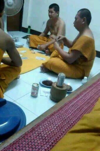 ดึกๆ . . . .