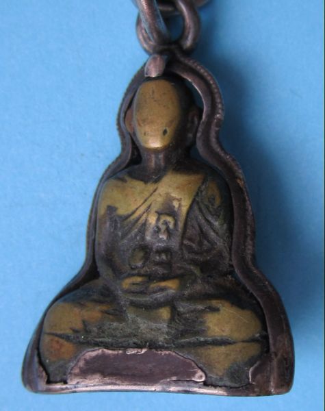 รบกวนสอบถามพระรูปหล่อองค์นี้หน่อยครับ สงสัยมานานมากครับ 