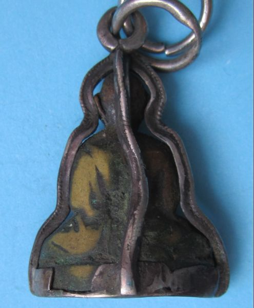 รบกวนสอบถามพระรูปหล่อองค์นี้หน่อยครับ สงสัยมานานมากครับ 