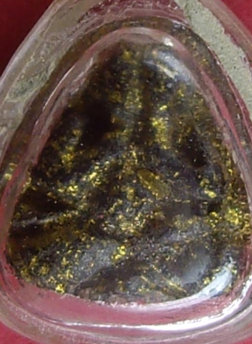 พระปิดตาพิมพ์จิ๋ว  เนื้อผงคลุกลัก  ที่ไหนครับ แท้หรือเปล่า  รบกวนด้วยครับ