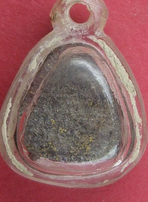 พระปิดตาพิมพ์จิ๋ว  เนื้อผงคลุกลัก  ที่ไหนครับ แท้หรือเปล่า  รบกวนด้วยครับ