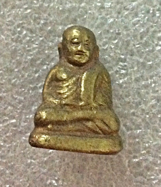 ดู ให้หน่อยครับ. หลวงพ่อเงิน ว่ารุ่นไหน ครับ ปอมหรือแท้