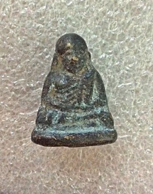 ดู ให้หน่อยครับ. หลวงพ่อเงิน ว่ารุ่นไหน ครับ ปอมหรือแท้