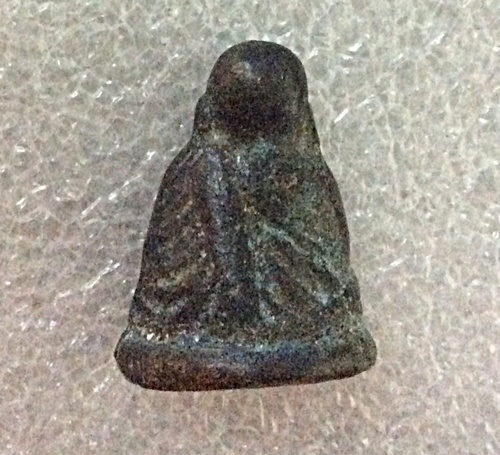 ดู ให้หน่อยครับ. หลวงพ่อเงิน ว่ารุ่นไหน ครับ ปอมหรือแท้