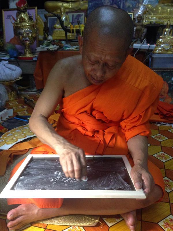 เชิญร่วมสั่งจองบูชาล็อกเก็ตหน้าหนุ่มรุ่นแรก หลวงพ่อเอนก วัดปรีดาราม ศิษย์หลวงพ่อไสว