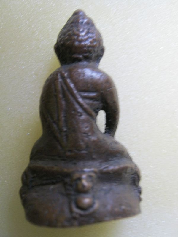 พระองค์นี้เป็นของหลวงพ่ออะไรครับ ขอบคุณครับ (องค์ที่ 1)