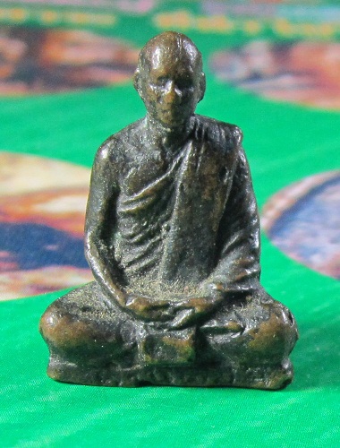 รูปหล่อ เกจิท่านไหนครับ