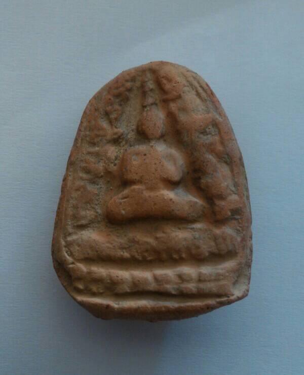 พระเนื้อดินหลังปั๊มตราครับ ช่วยแนะนำหน่อยครับ