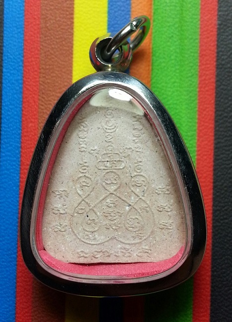 รบกวนสอบถามพระปิดตาไม่ทราบที่ กับเหรียญหลวงปู่ทวด กระโดดบาตร ครับผม