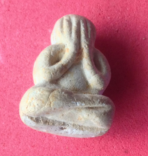 สอบถามสองรายการ พระปิดตาเนื้องผงและพระลีลาเนื้อผงครับ