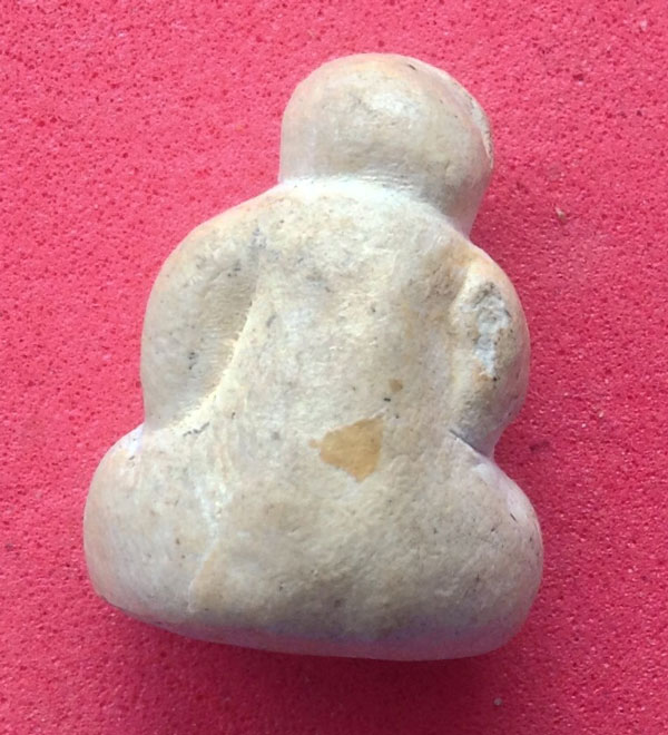 สอบถามสองรายการ พระปิดตาเนื้องผงและพระลีลาเนื้อผงครับ