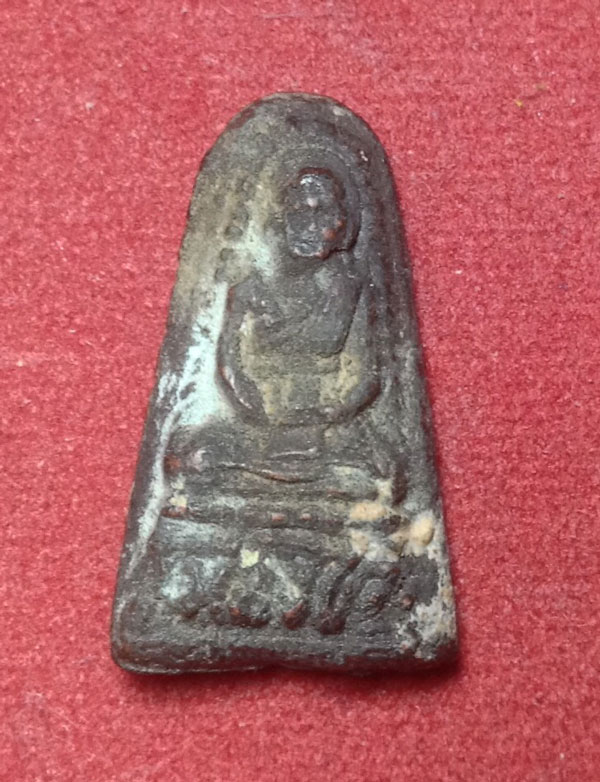 รบกวนสอบถามรูปเหมือนพระเกจิเนื้องผงครับ