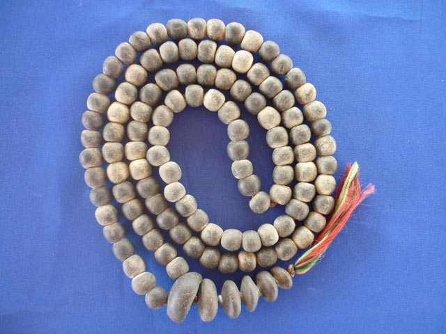 ลูกประคำคล้องคอ..ผมหาข้อมูลไม่ได้ครับ..ต้องรบกวนอาจารย์ทั้งหลายแล้วครับ...