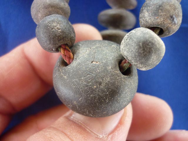 ลูกประคำคล้องคอ..ผมหาข้อมูลไม่ได้ครับ..ต้องรบกวนอาจารย์ทั้งหลายแล้วครับ...