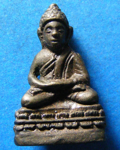 เรียนท่านผู้รู้  ไม่ทราบว่า  พระชัยวัฒน์ องค์นี้เป็นอย่างไร