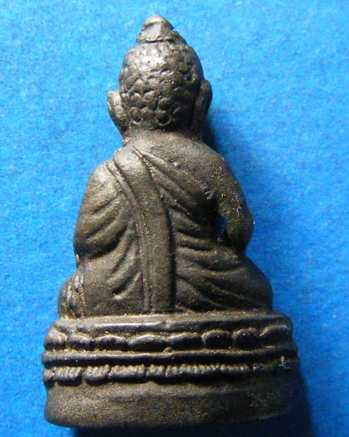 เรียนท่านผู้รู้  ไม่ทราบว่า  พระชัยวัฒน์ องค์นี้เป็นอย่างไร