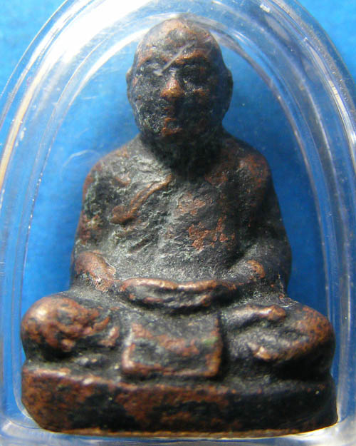 เรียนท่านผู้รู้  ไม่ทราบว่า  พระรูปเหมือน องค์นี้เป็นอย่างไร