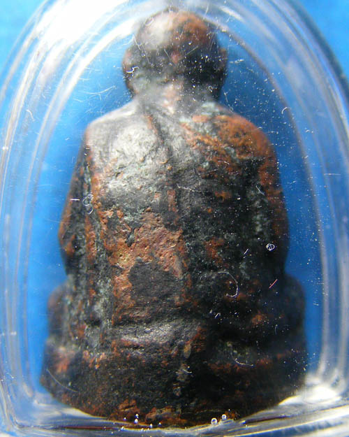 เรียนท่านผู้รู้  ไม่ทราบว่า  พระรูปเหมือน องค์นี้เป็นอย่างไร