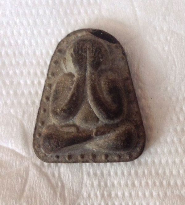 สอบถามพระปิดตาหลังยันต์เฑาะห์ครับ