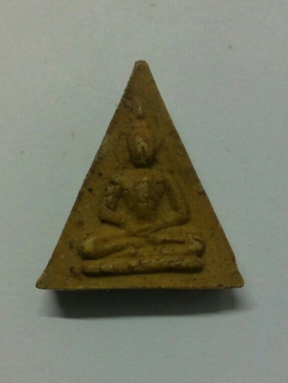 พระพิมพ์สามเหลี่ยมหลังยันต์ครับ