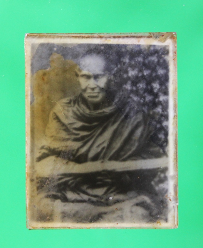 รูปถ่ายติดกระจก สมเด็จโตฯ