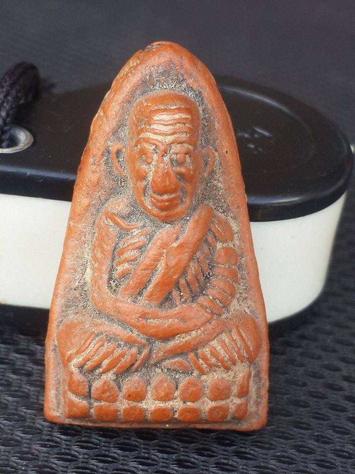 ขออนุญาติสอบถามค่ะ หลวงปู่ทวดเนื้อดิน พระนครศรีอยุธยา