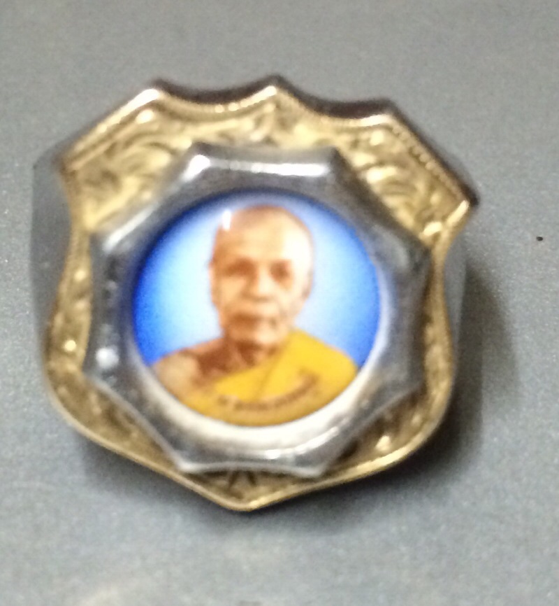 ไม่ทราบว่าออกรุ่นไหน ปีอะไร (แหวนล๊อกเก็ต)