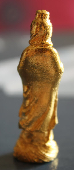 **เจ้าแม่กวนอิม หลวงปู่โต๊ะ เนื้อกะหลั่ยทอง ตอกโค๊ต  