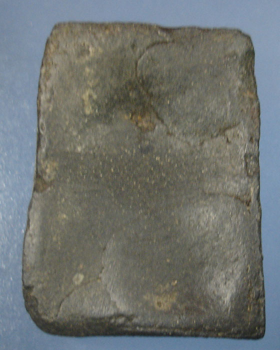 พระผงน้ำมัน หินมีดโกนเก่า รบกวนผู้รู้ด้วยครับ