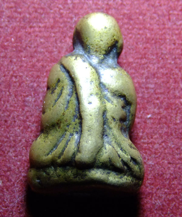 รบกวนสอบถาม 2 รายการครับ รูปหล่อหลวงพ่อยอด วัดหนองปลาหมอ กับพระเนื้อดินวัดลิงขบ