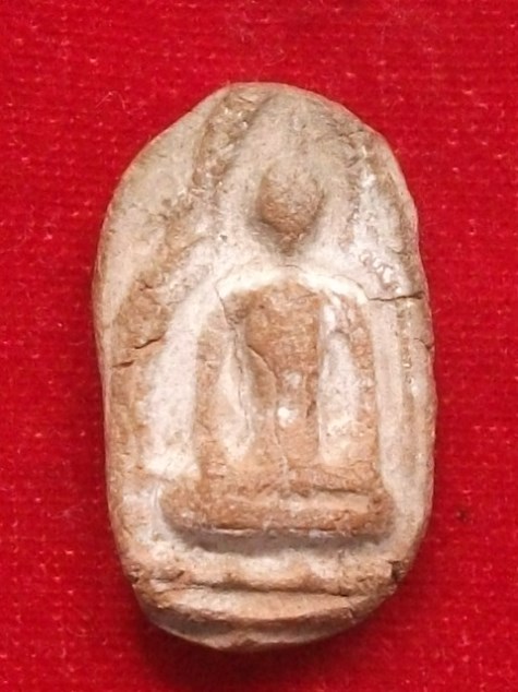 รบกวนพี่ๆสายหลวงปู่ดู่ครับ พระพิมพ์นี้ใช่ของหลวงปู่ดู่ไหมครับ และเรียกว่าพิมพ์อะไรครับ