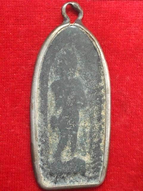 ขอรบกวนพี่ๆทุกท่าน พระลีลา2หน้า ใช่ของหลวงพ่อเนียมไหมครับ