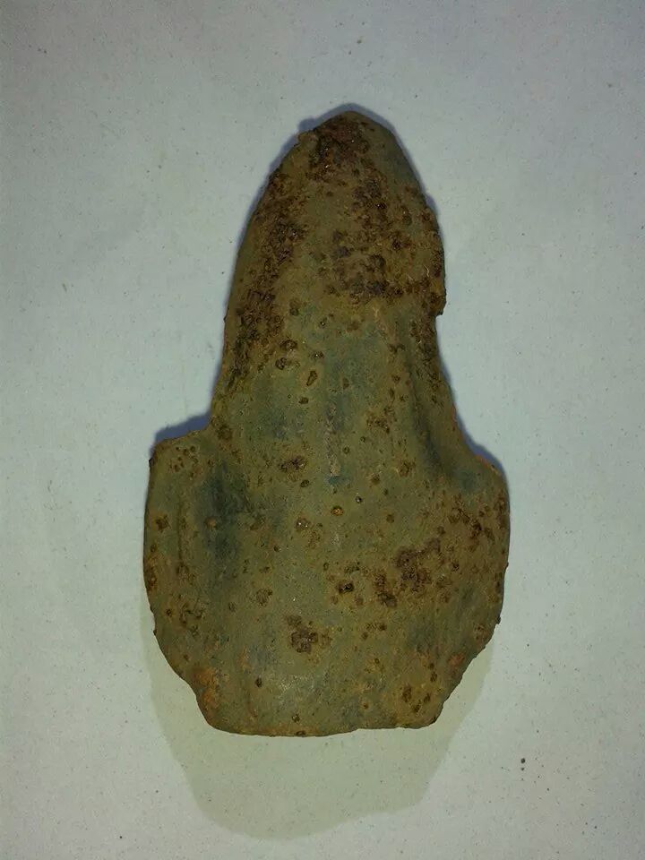 พระที่บ้านครับ ไม่รู้เป็นพระอะไร แท้หรือเก้ไหม ช่วยชี้แนะด้วยครับ ขอบคุณครับ