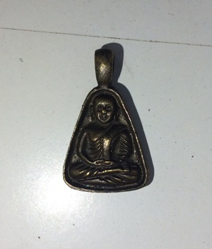 จอบเล็ก หลวงพ่อเงิน  เท้หรือเก้ ครับ