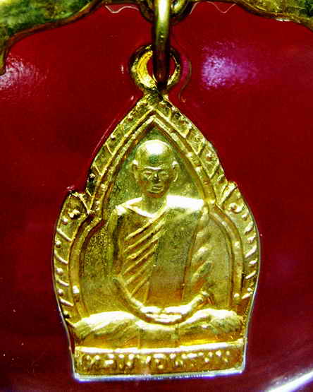 หลวงพ่อพรหมวัดช่องแค พิมพ์ใบสาเก กะไหล่ทองกรรมการงามมั้ยครับ