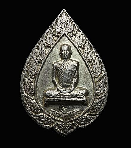 พัดยศเล็ก เนื้อเงิน ปี 16 ครับ ชี้แนะด้วยครับผม