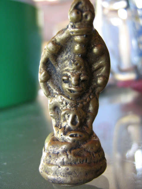 พระแปลกตาไม่รู้ว่าอะไรครับ 