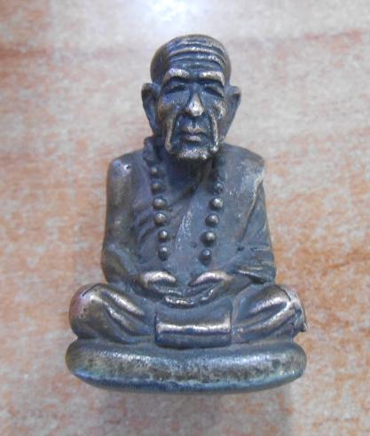 รูปหล่อหลวงพ่ออะไรแท้ไม่แท้รบกวนครับ