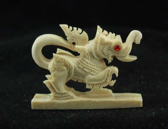 +++ 2500 เอาไปเลย คชสิงห์งาแกะ ตาพลอย ฐานกว้าง 3 ซ.ม. +++